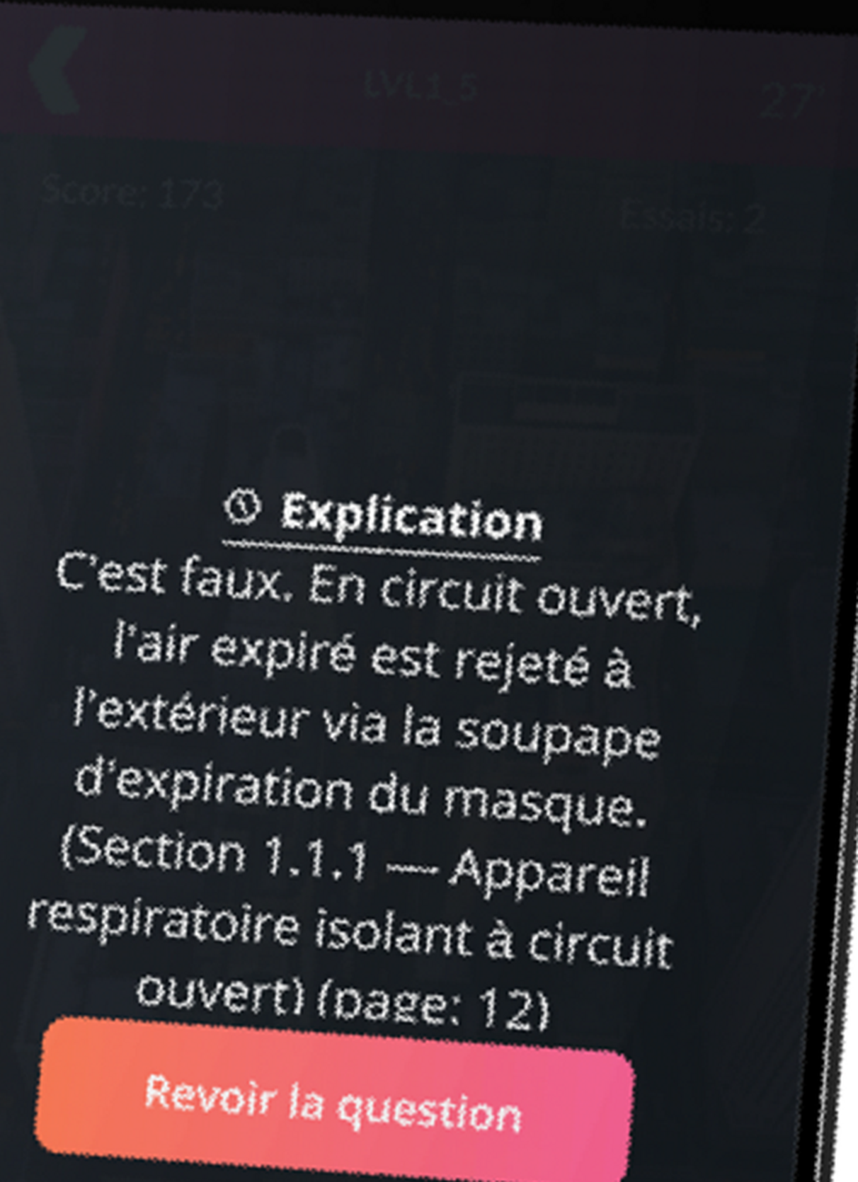 Écran de correction QuizzLearn : l'explication cite la section du référentiel et le numéro de page